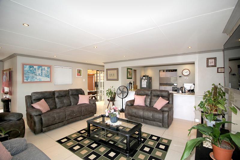 3 Bedroom Property for Sale in Reebok Western Cape